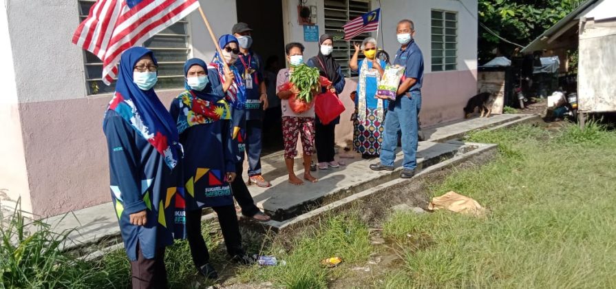 Orang Asli Pulau Carey Terima Sumbangan SAY Kuala Langat - Yayasan ...